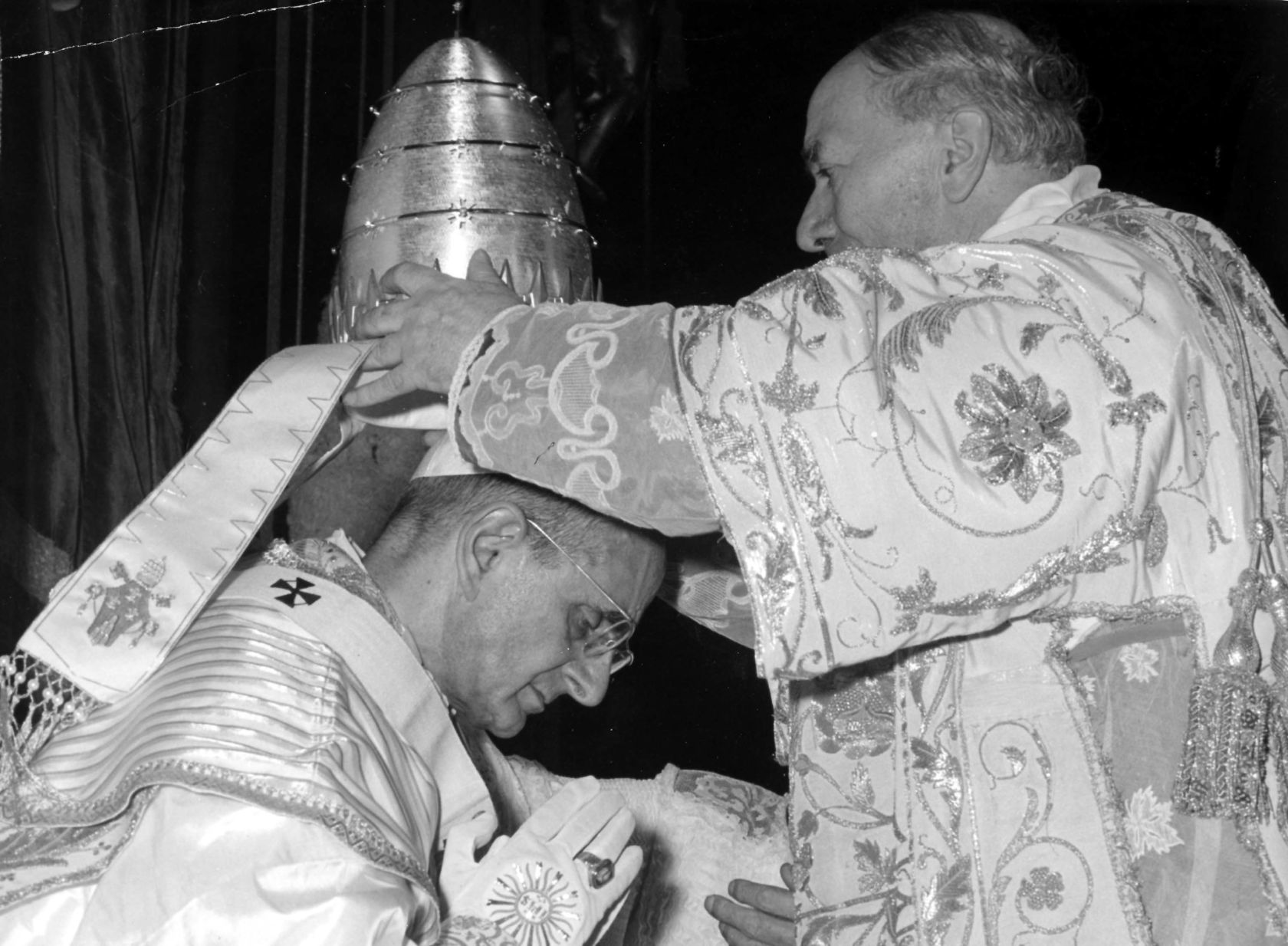 1963: Pope Paul VI